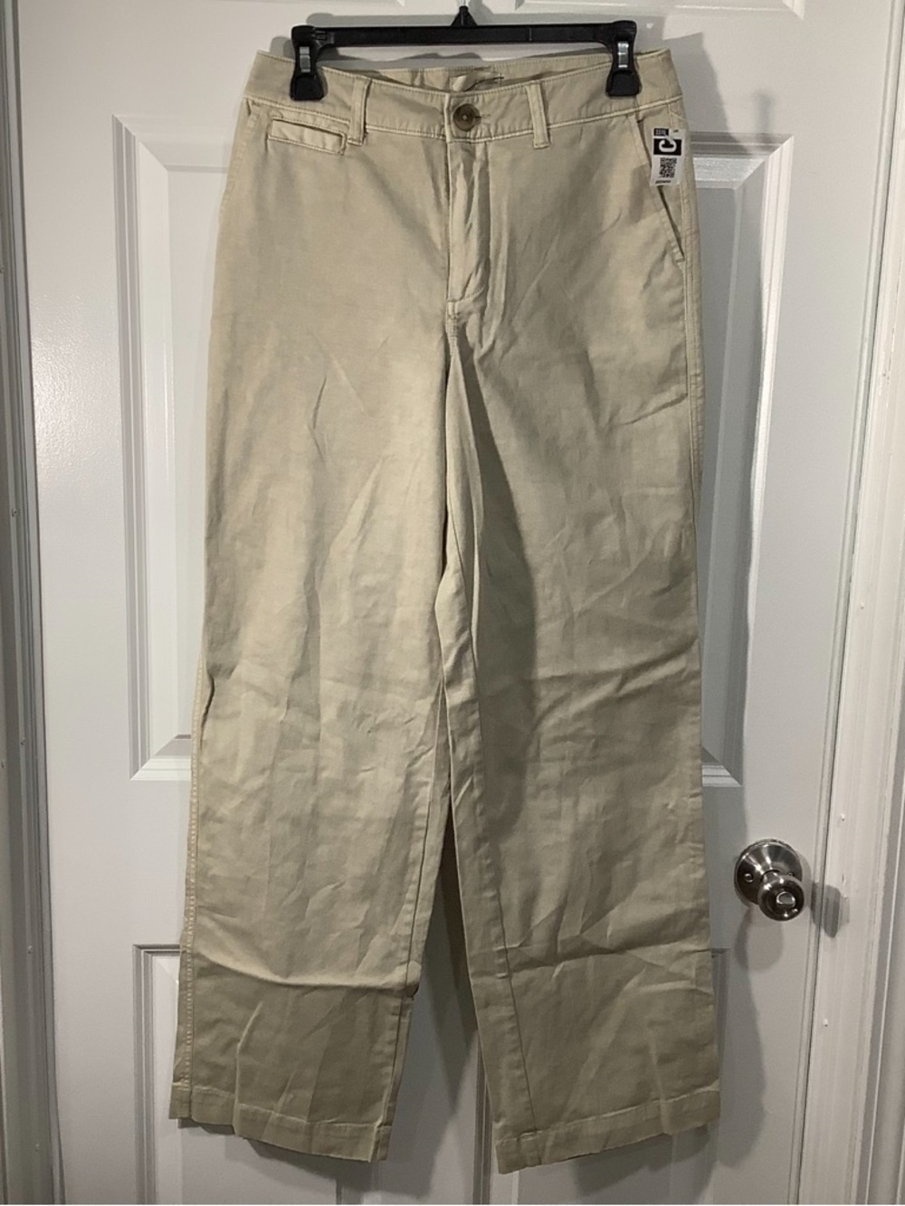 Universal Thread Light Beige Straight-Leg Chinos size 6 NWT.